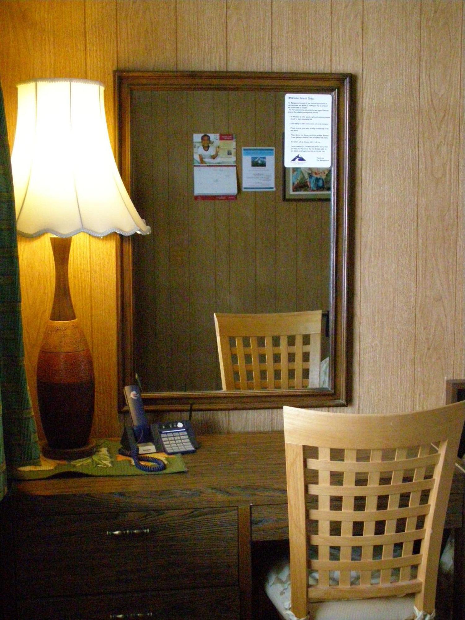 Blue Mountain Motel Pincher Creek Dış mekan fotoğraf
