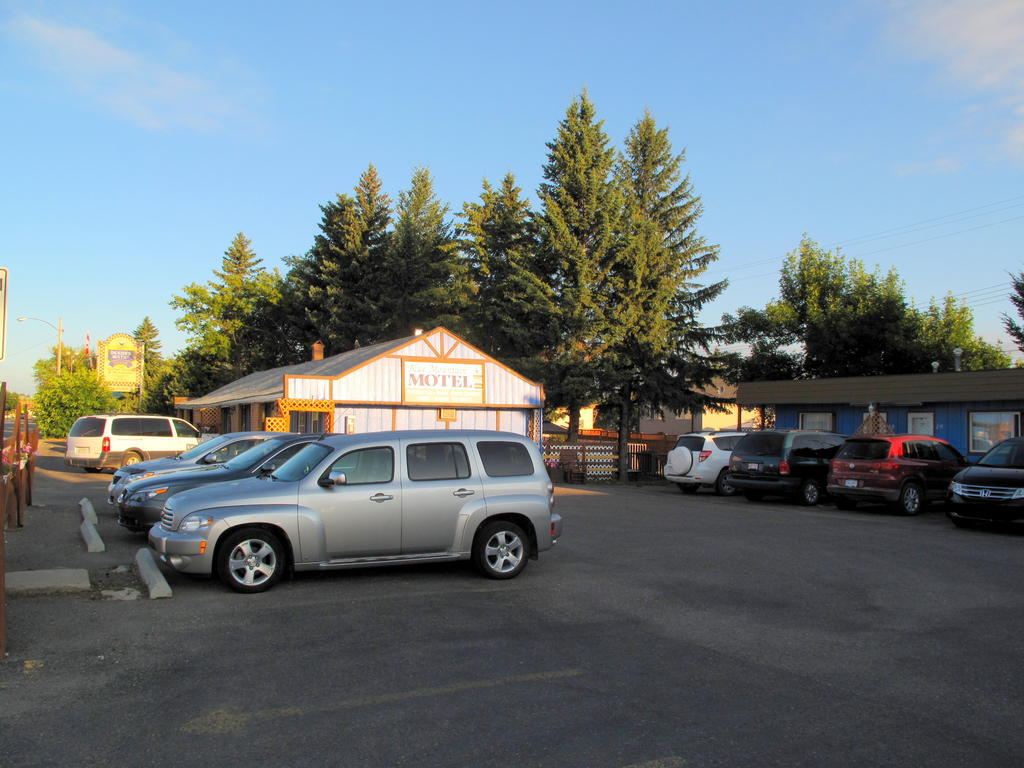 Blue Mountain Motel Pincher Creek Dış mekan fotoğraf