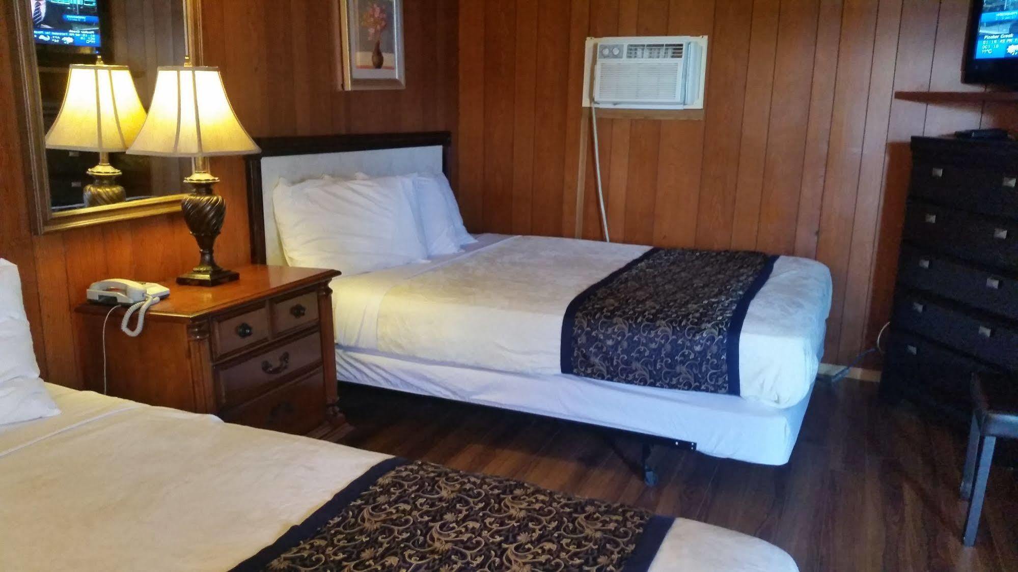 Blue Mountain Motel Pincher Creek Dış mekan fotoğraf