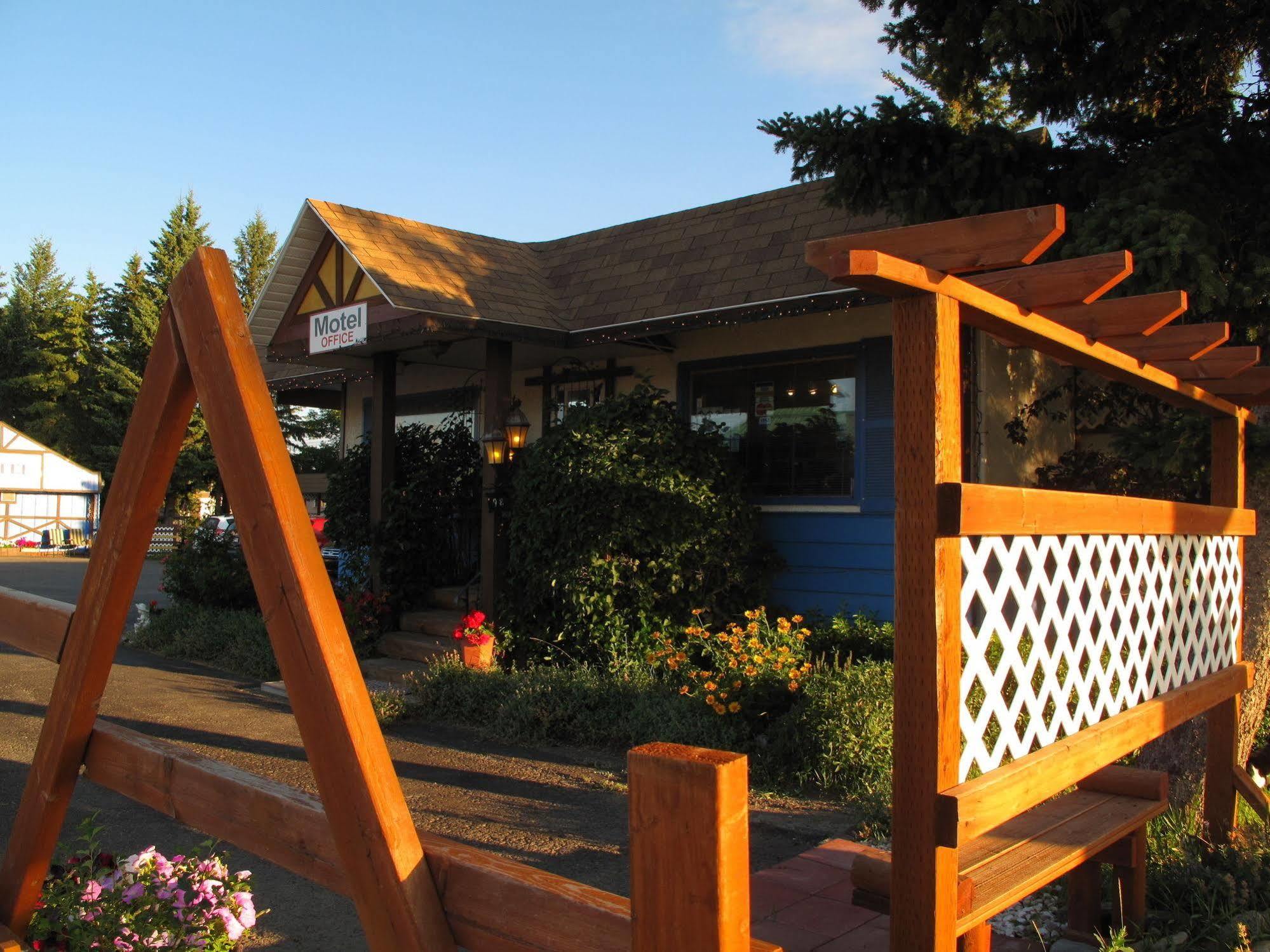 Blue Mountain Motel Pincher Creek Dış mekan fotoğraf